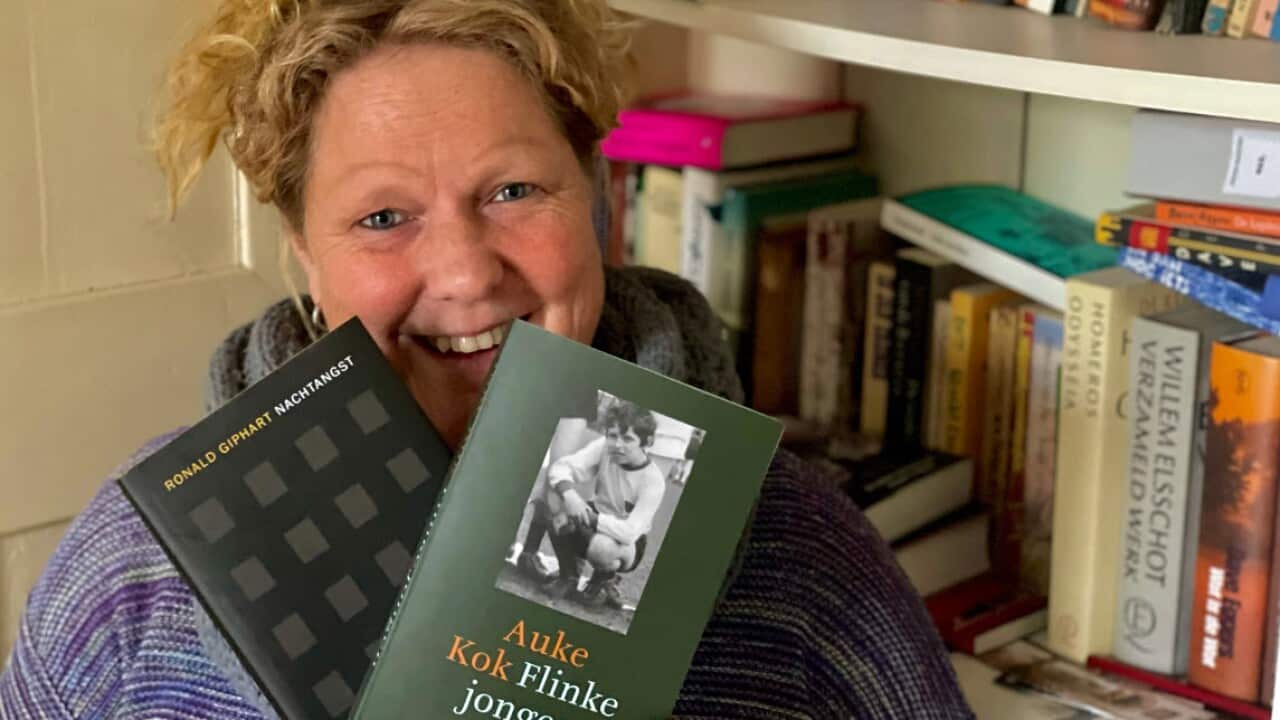 Astrid van Schoonacker met de boeken Nachtangst en Flinke jongen