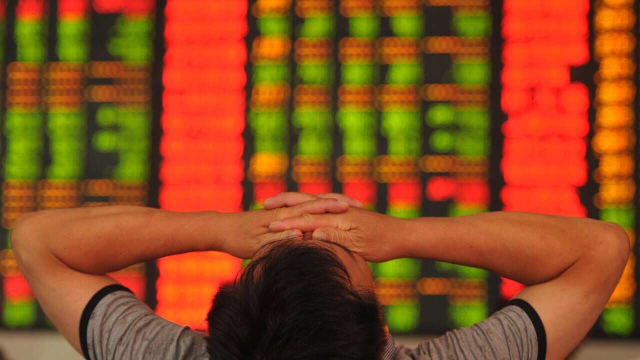 A stock investor in a brokerage house in Fuyang in central China's Anhui province, 8 July 2015. (EPA/AN MING CHINA OUT)