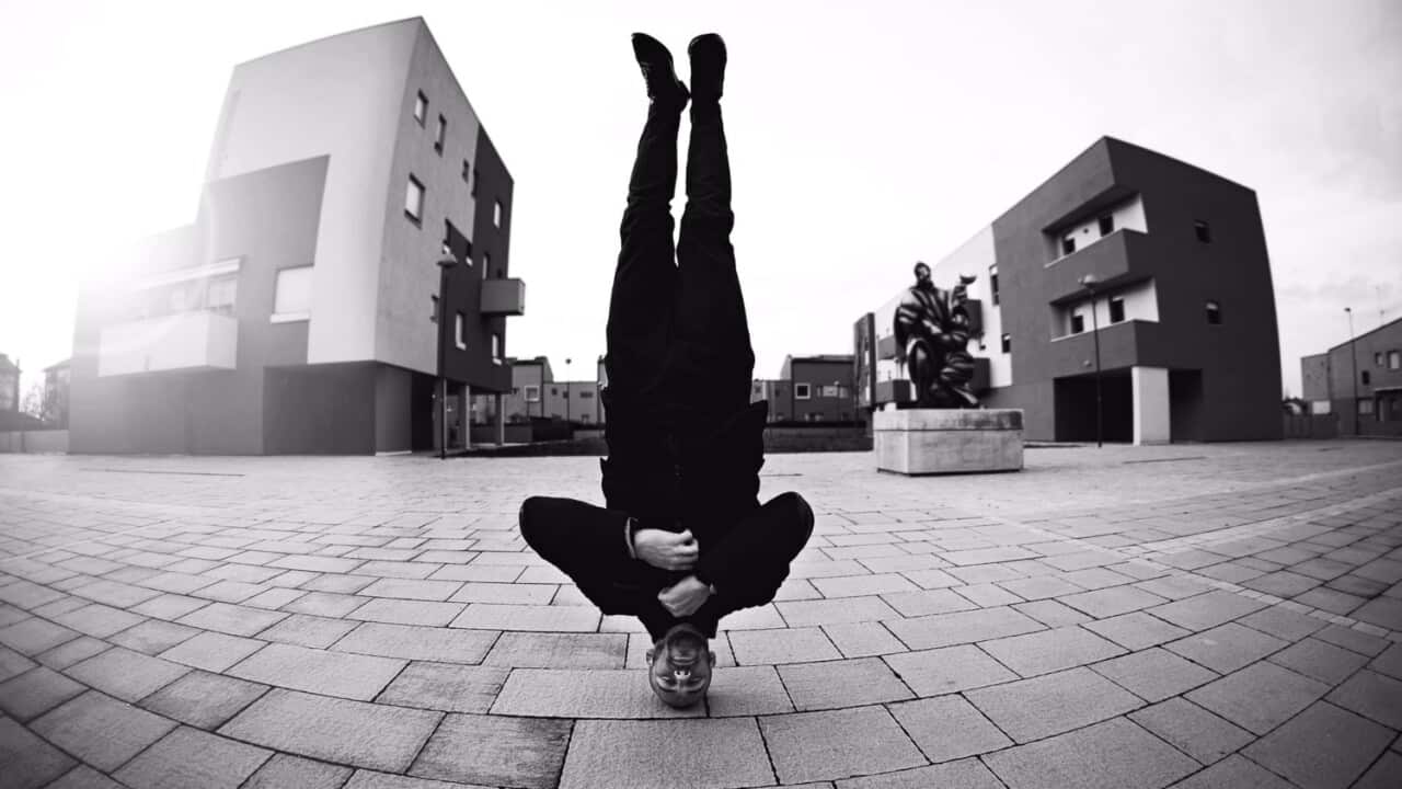 Kira è un performer italiano esibitosi sui maggiori palcoscenici televisivi italiani e internazionali.