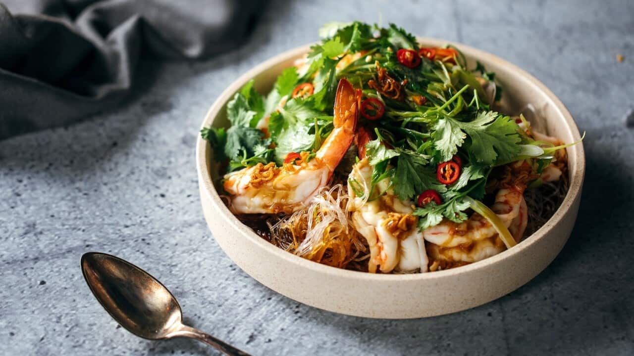Steamed prawns and oysters with mung bean noodles