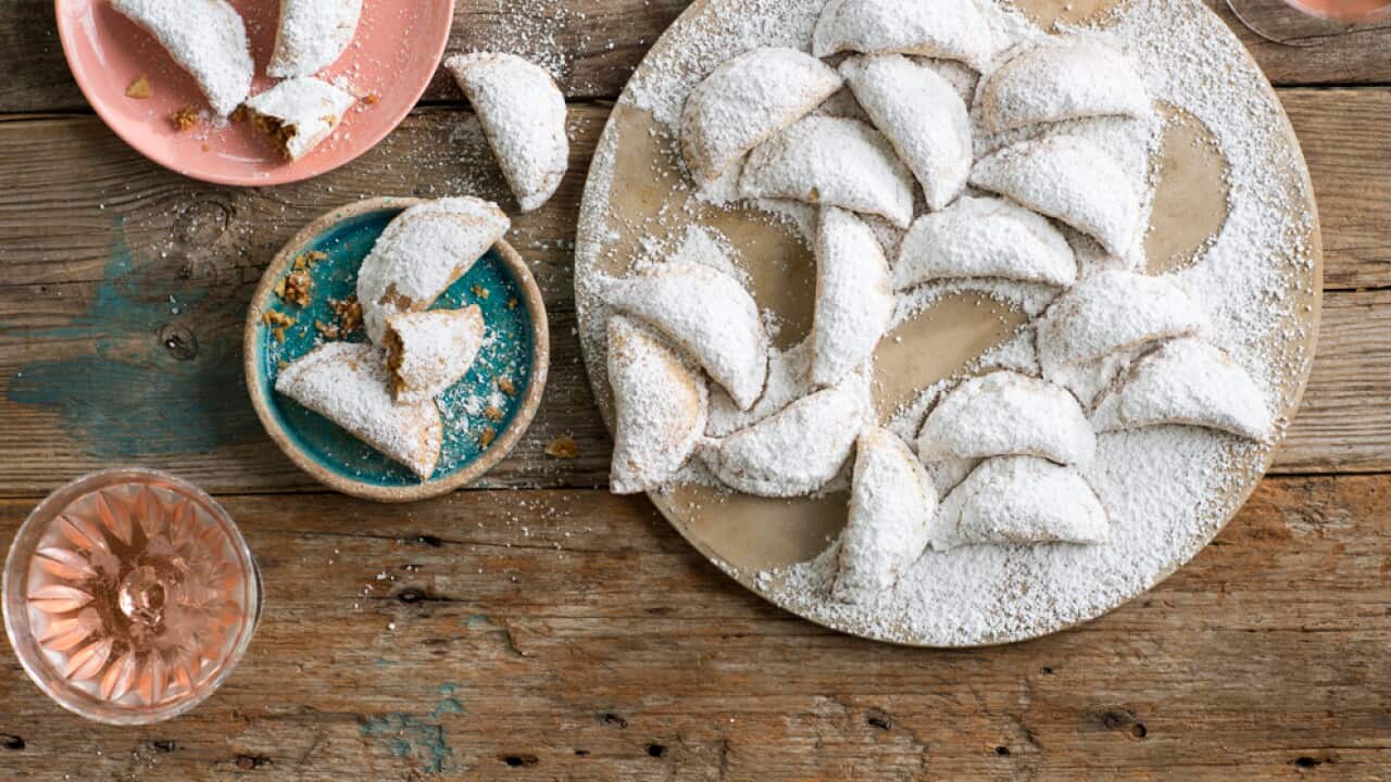 Patouda (Greek honey and date pastries)-image