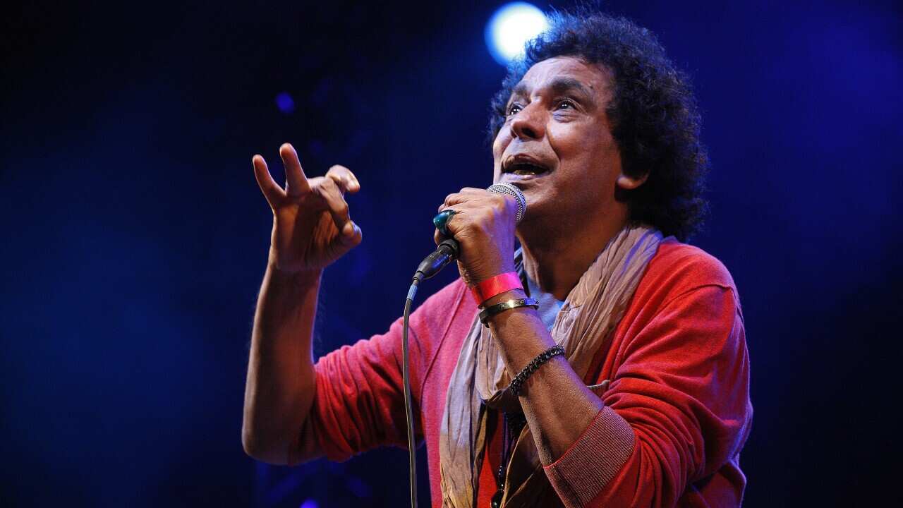 DISSIDENTEN feat. Mohamed MOUNIR, Worldmusic, Crossover, GER, performing on August 01, 2015, at Donauinsel, Vienna, Austria, Mohamed MOUNIR, singer, Egypt