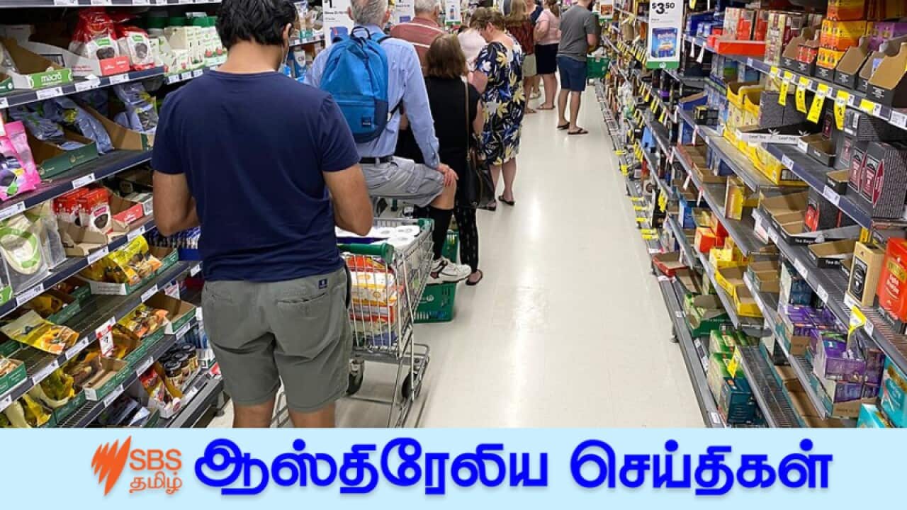People are seen lined up waiting to go through the checkout inside Woolworths at Mt Gravatt in Brisbane on 8 January ahead of a three-day lockdown.