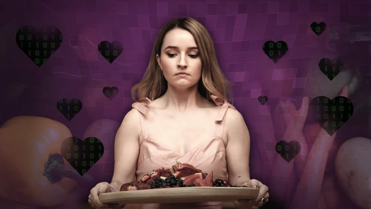 A graphic featuring actress Kaitlyn Dever, a young white woman with dark blonde hair, wearing a pink dress and carrying a tray of fruit.