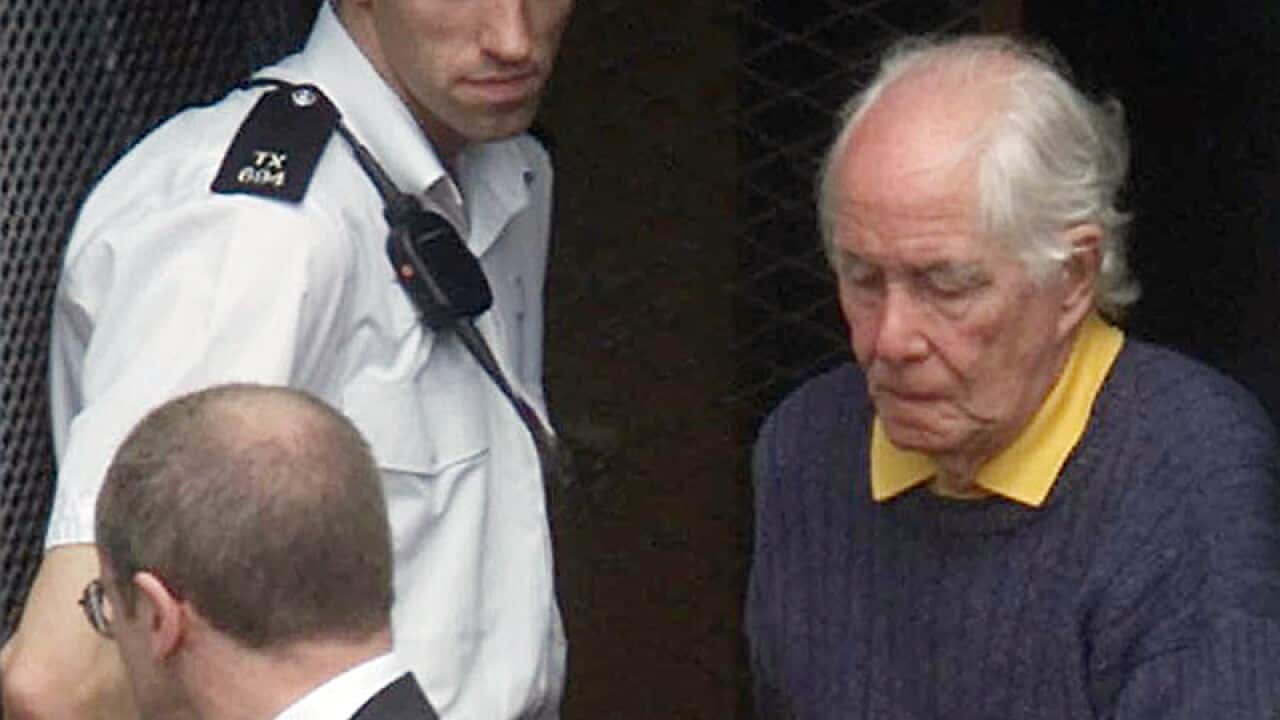 Convicted train robber Ronnie Biggs leaves Chiswick Police station
