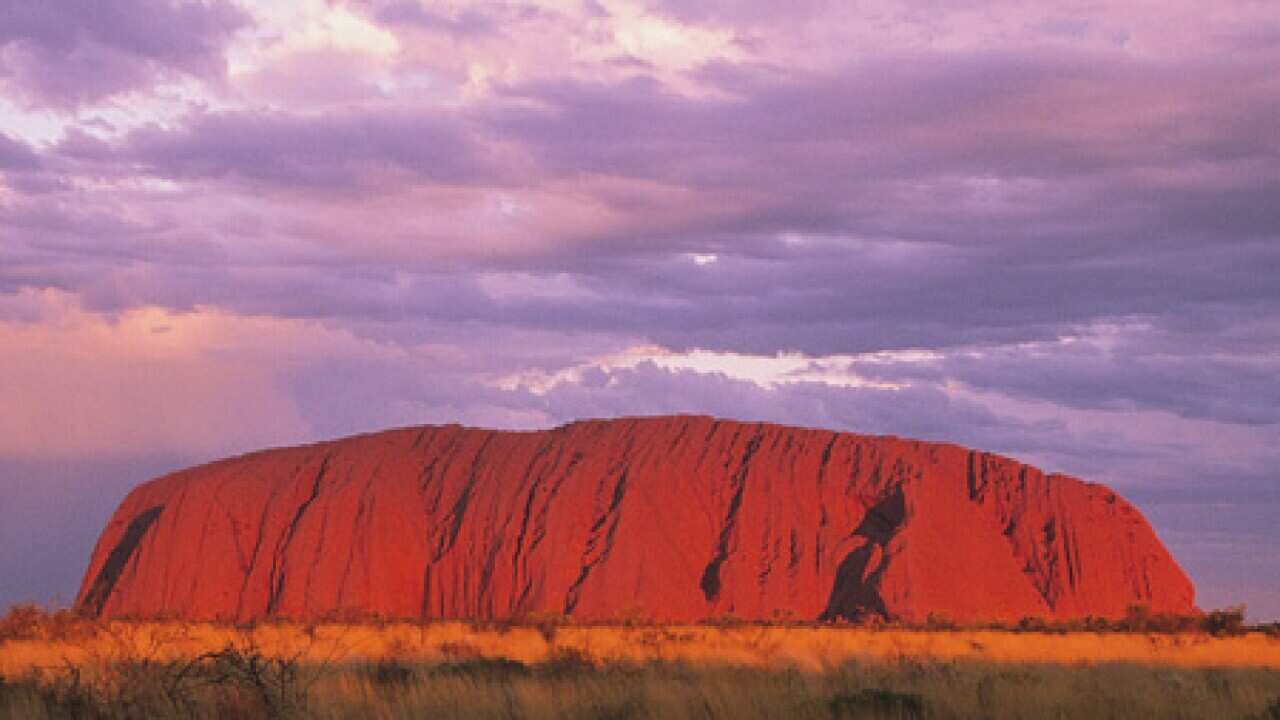 Uluru_0801_B_aap_368750060