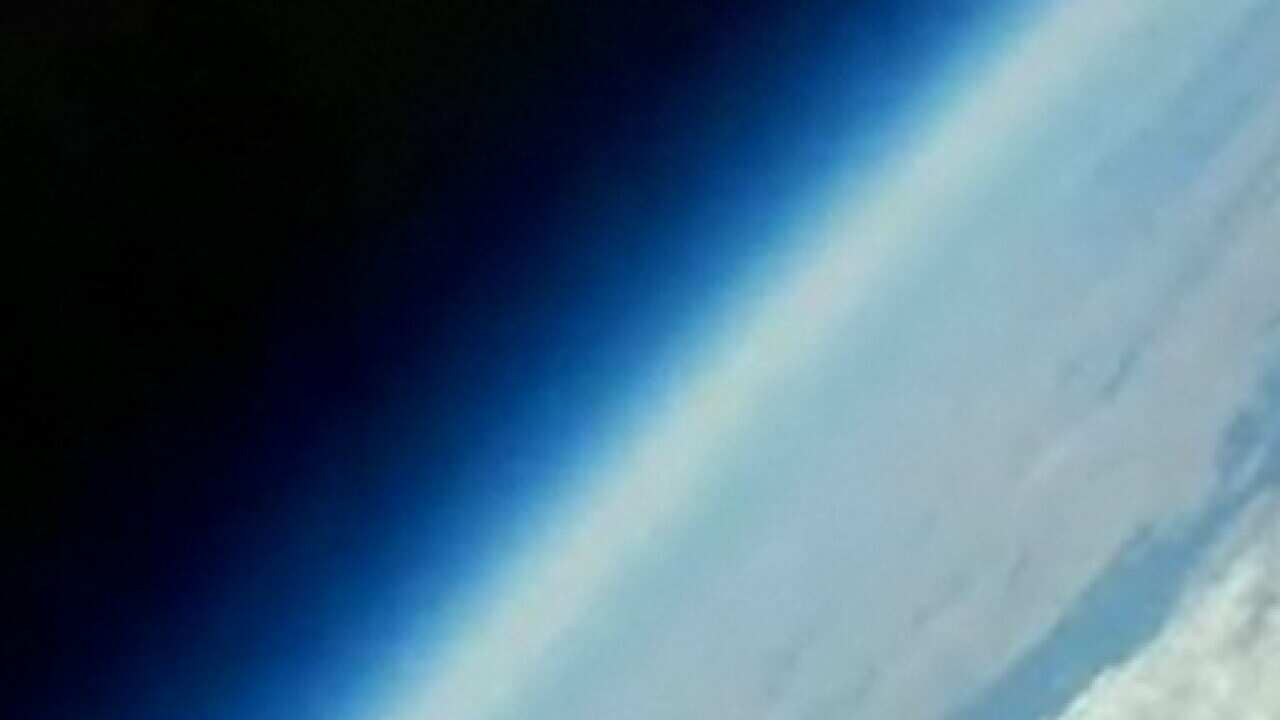 space_paperplane_bbc_101111_bbc_544712007