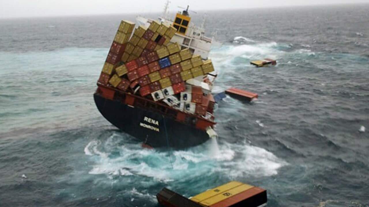 NZ_ship_run_aground_L_111012_aap_NZN_918010790