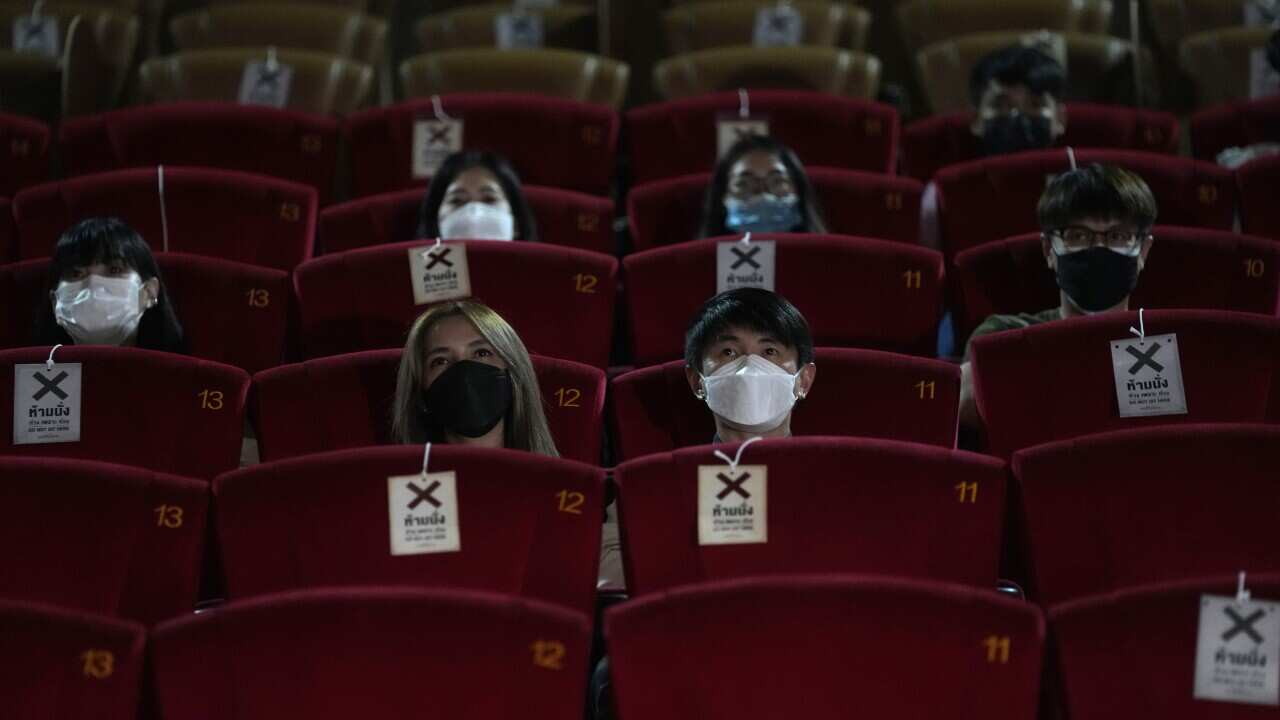 維州亦已公布有關放寬的路線途,而新州下星期一開始將進入放寬的首階段計劃,不知大家是否經已計劃好再次外出消遣?如果你未有計劃,不妨留意Shanny妹妹在【娛樂電影周刊】中介紹多項免費活動,胡仔亦會為大家介紹有恐怖大師之稱澳洲華裔導演溫子仁的最新驚悚電影 《疾厄》(Malignant)。