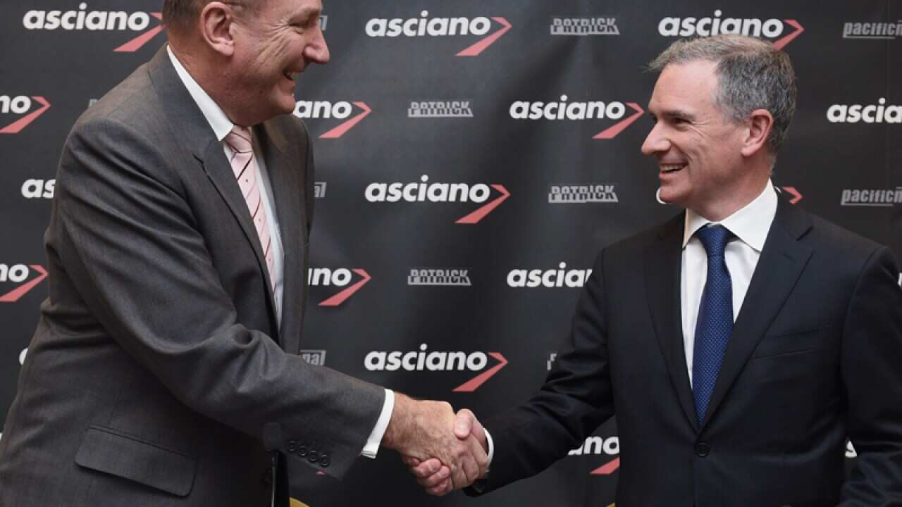 CEOs from Asciano (L) and Brookfield Infrastructure Group