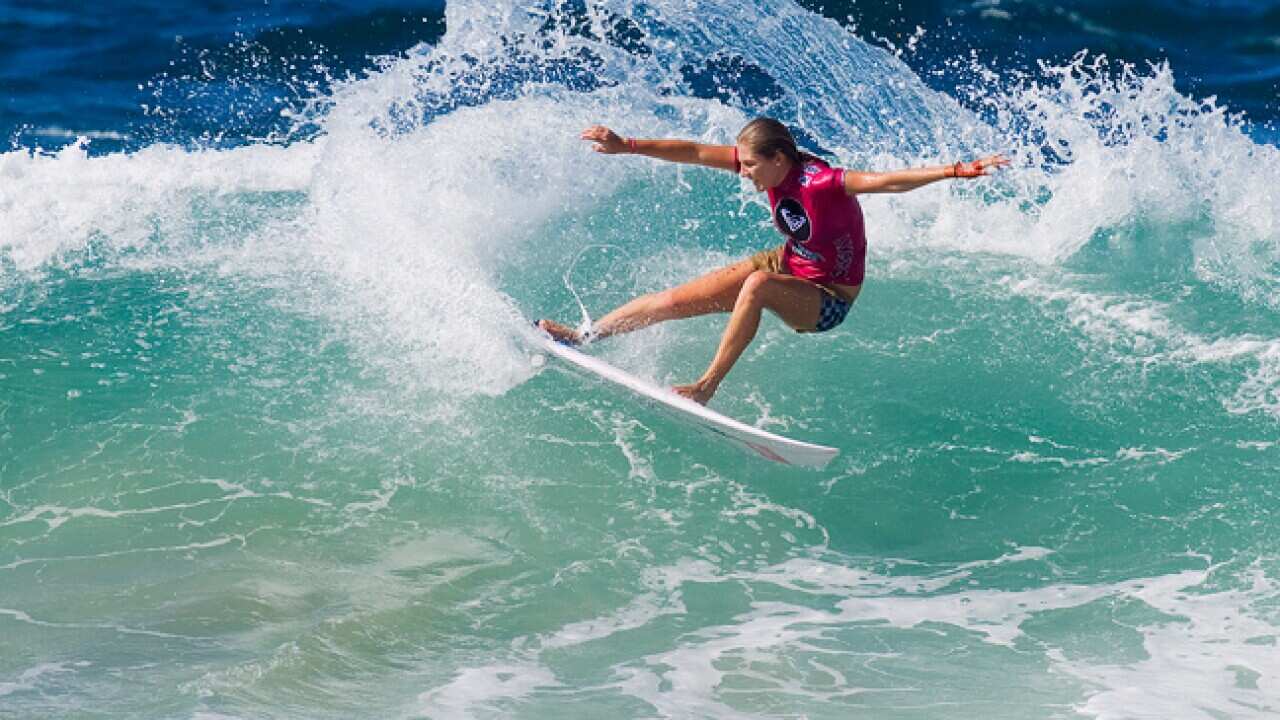 gilmore_surfing_L_110507_aap_633896509