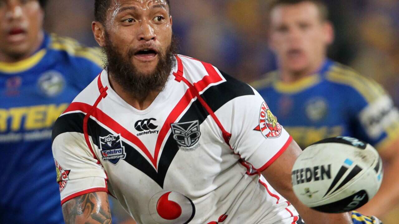 Warriors winger Manu Vatuvei (C) in action