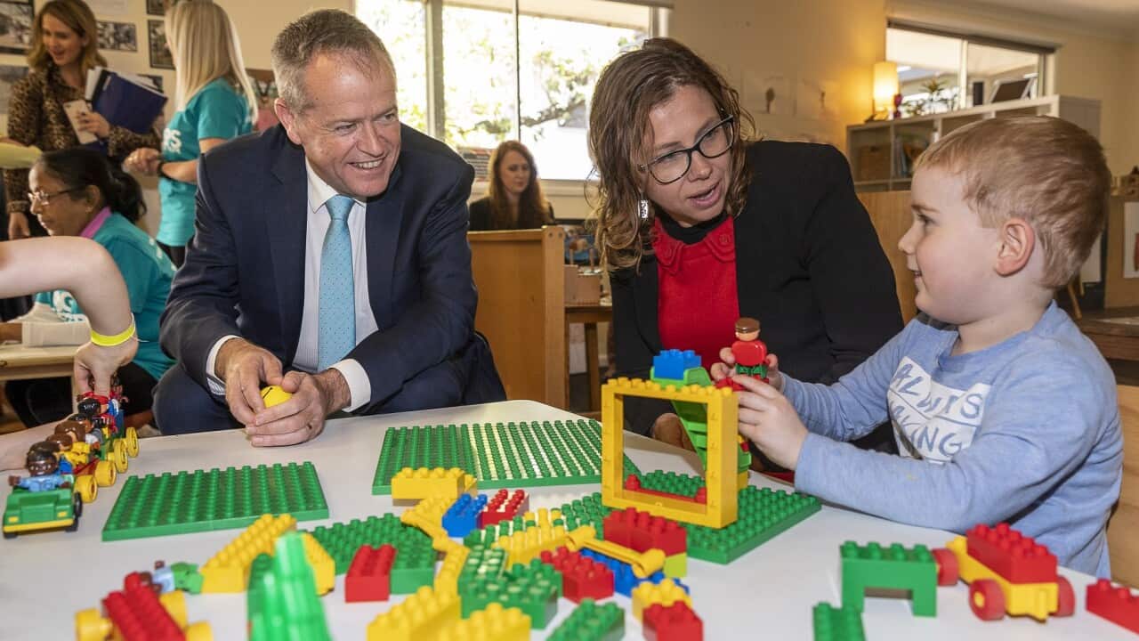 Bill Shorten and Amanda Rishworth at a childcare centre (AAP)