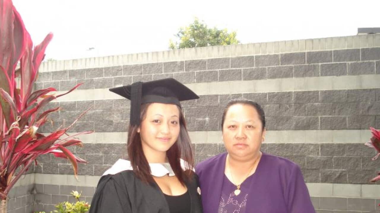 Sarah thiab nws niam Nchaiv Vaj Yaj koom nws lub koom txoos kawm tiav qib siab (Sarah Thoj).png