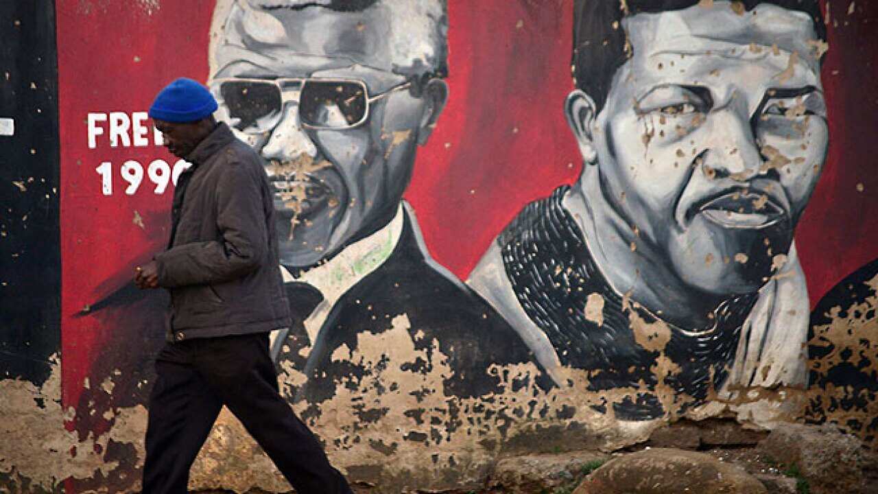 mandela_graffiti_aap_1269038608