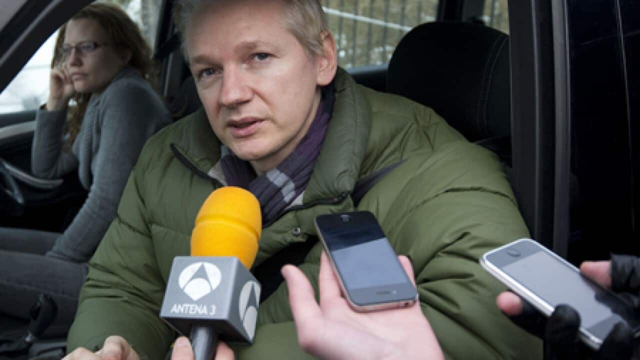 julian_assange_101219_L_g_1409671432