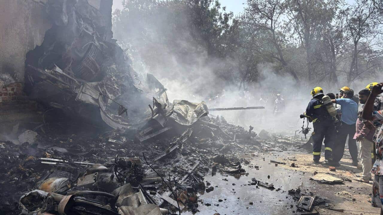 London Plane Crash: उड़ान के तुरंत बाद आसमान में दिखी तबाही 49 London Plane Crash