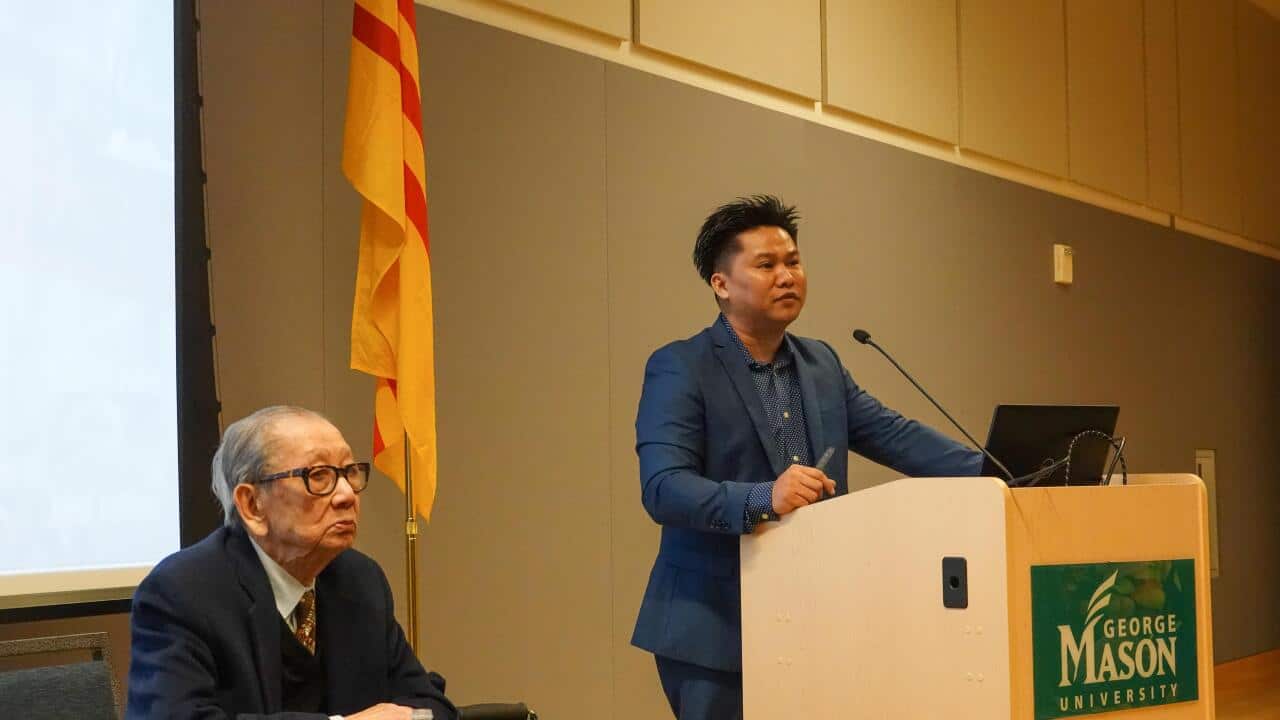 Alex Thai Đ. Võ and Bùi Diễm at the launch of “People and History: The United States Intervention in Vietnam Through the Eyes of a Diplomat, 1965-1975”
