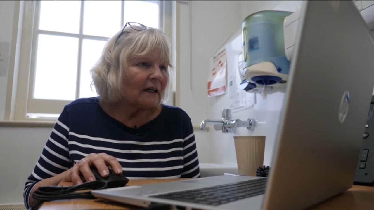 Stephanie Everill struggles to name different animals (AP).png