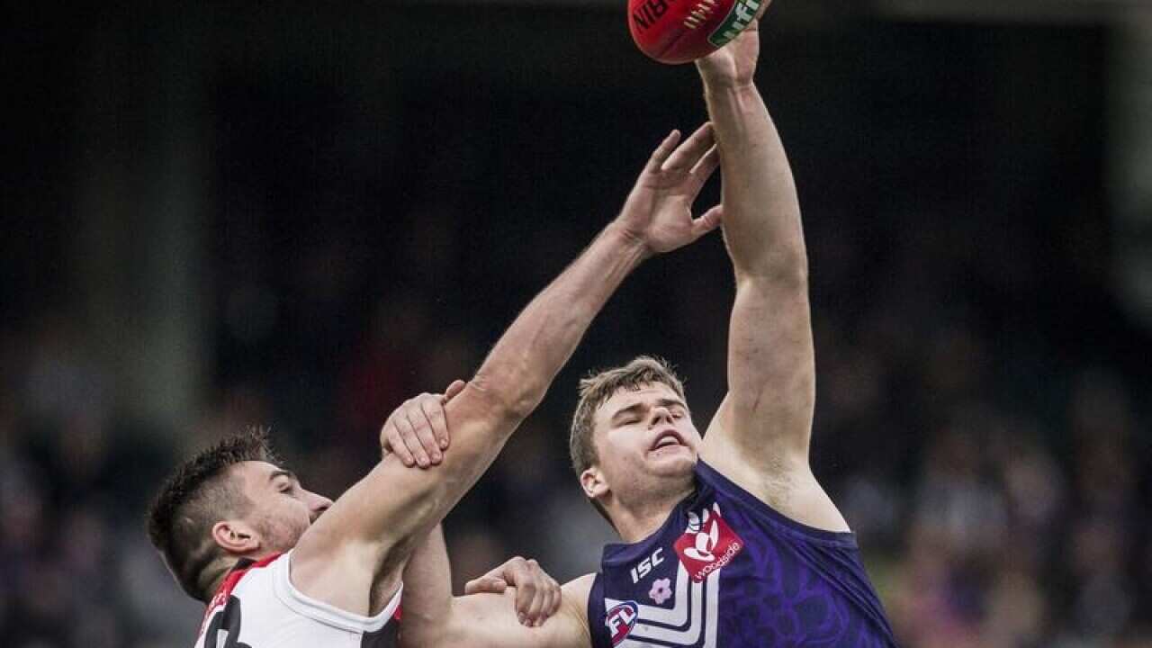 Billy Longer of St Kilda and Sean Darcy of the Fremantle Dockers .