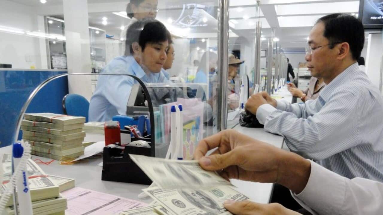 Dân chúng mua đôla Mỹ