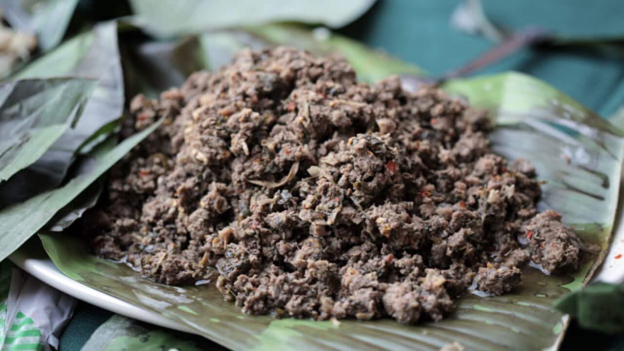 Minced-beef-with-Kachin-lea_135794628