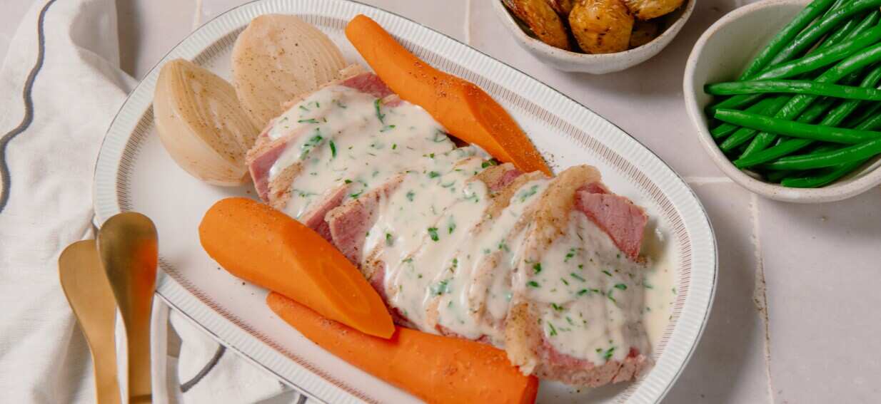 Slow cooker corned beef 2 ?url=http%3A%2F%2Fsbs au brightspot.s3.amazonaws.com%2F3c%2F24%2F061ea84846d2bf549d93485e10e2%2Frx31 recipe sarahmcleod cornedbeef creditjiwonkim tcus8 1