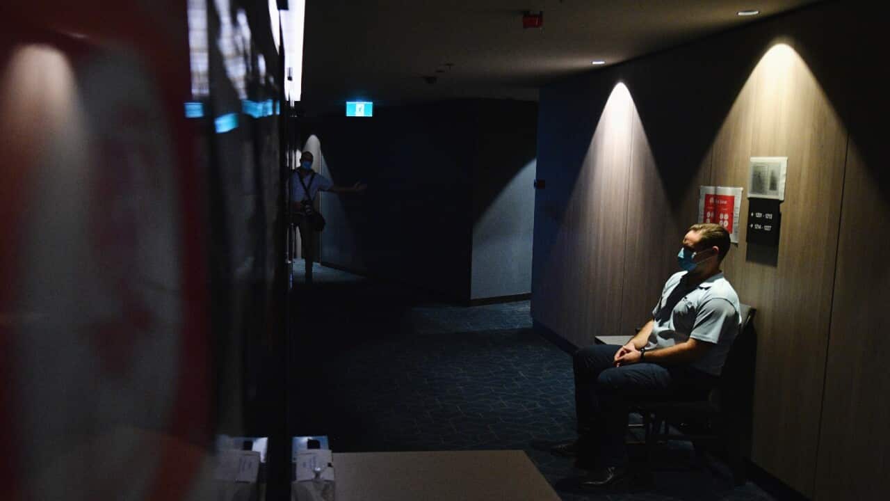 멜번에 있는 포 포인츠(Four Points) 격리 호텔에서 근무 중인 직원