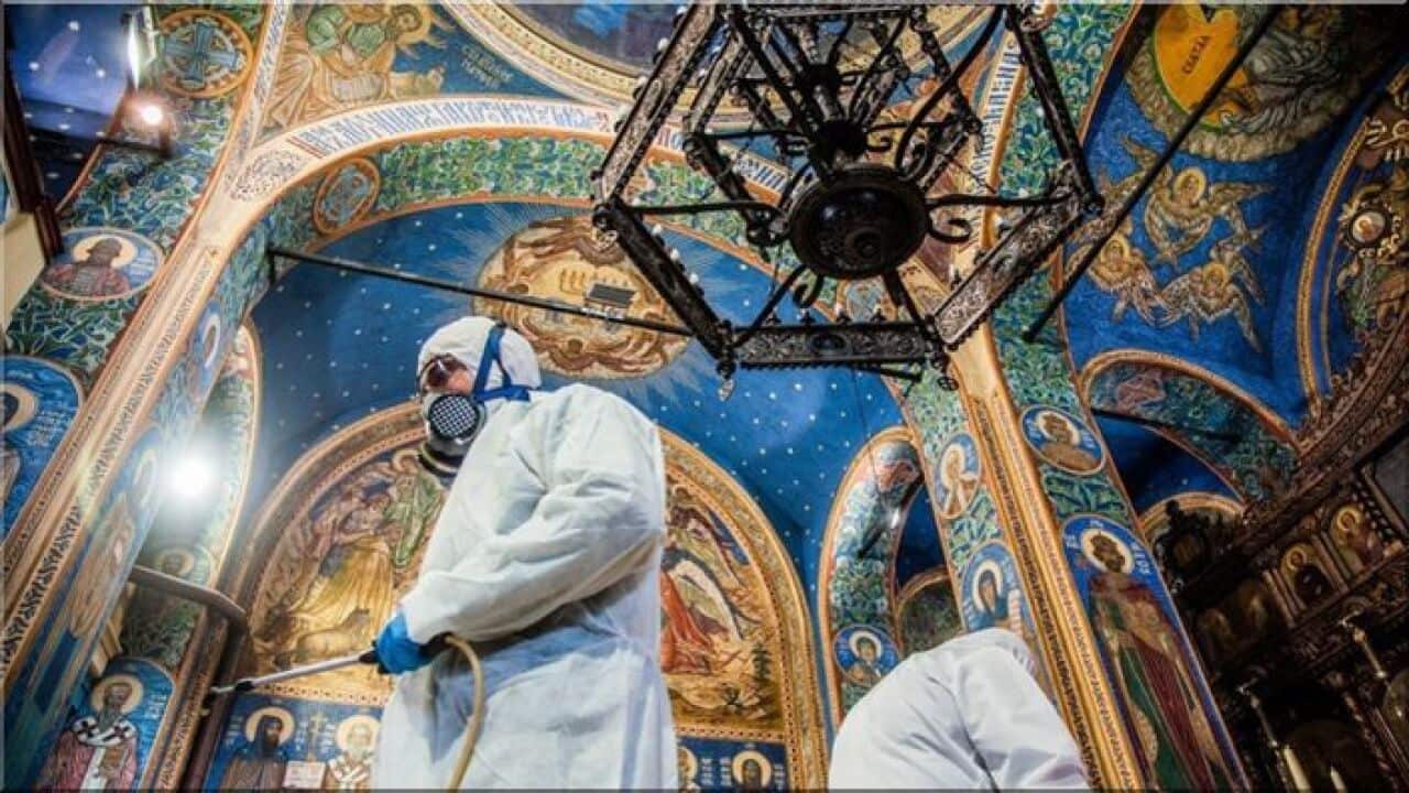 Общински работници в защитни костюми дезинфекцират Света Петка във Варна.