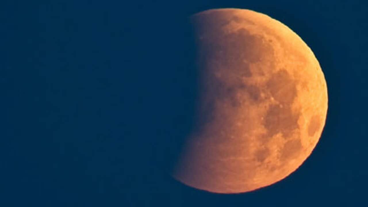 lunar_eclipse_germany_L_101221_aap_2009564259