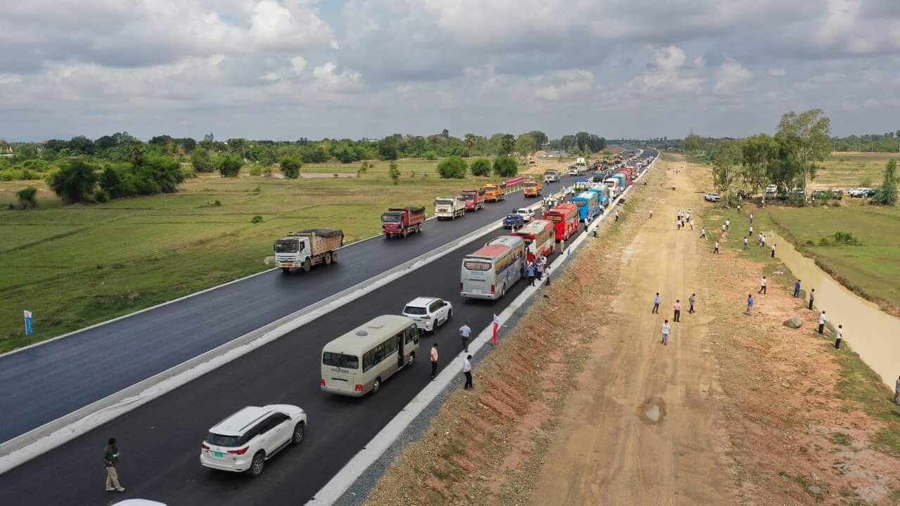 Phnom Penh Sihanoukville hightway.jpg