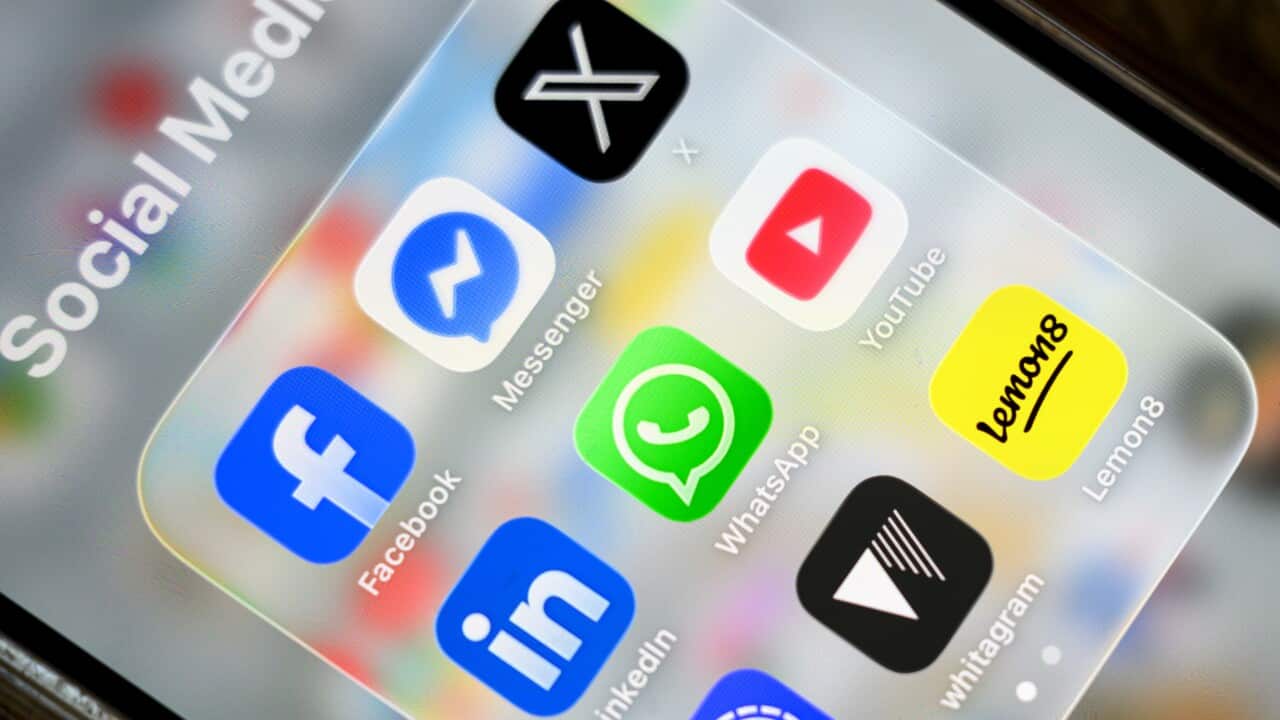 SOCIAL MEDIA APPS STOCK