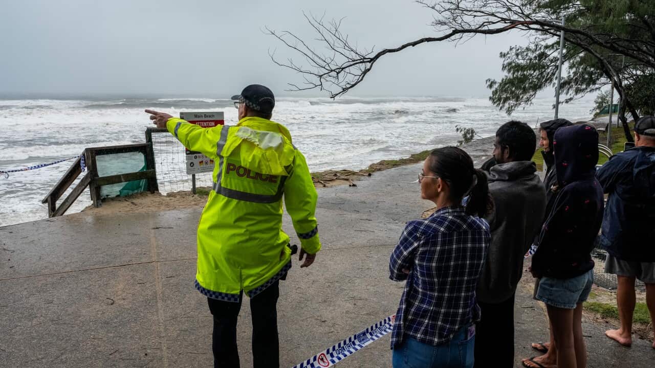 Thousands without power as Cyclone Alfred's 'severe impacts' felt ahead ...