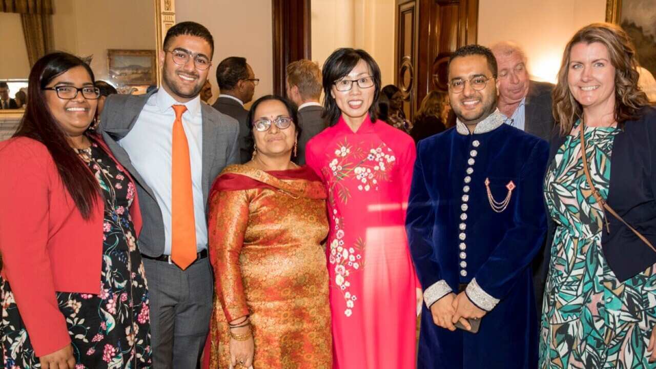 Chủ tịch VMC, Nguyễn Phượng Vỹ (giữa) cùng một số ứng viên đoạt giải năm 2019.