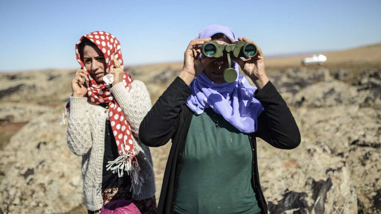 Syrian Kurdish women try to spot a relative fighting IS jihadists (AFP/Getty Images)