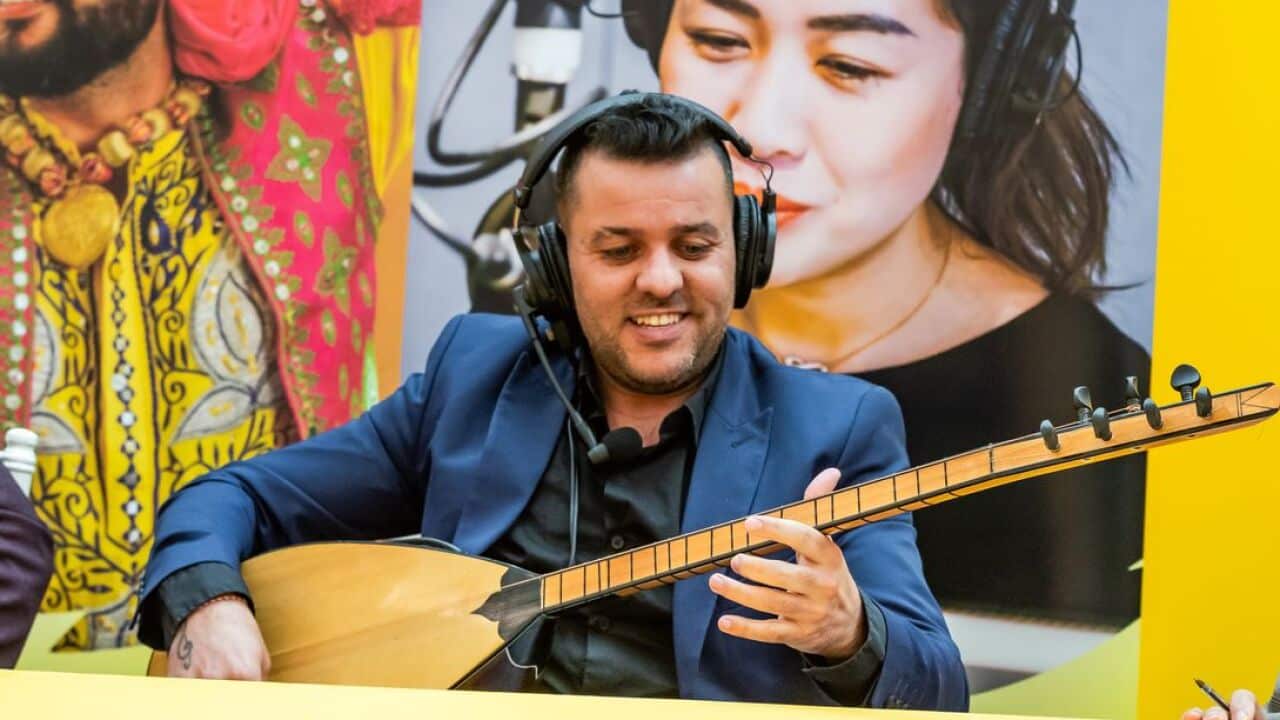 Simo singing.jpeg