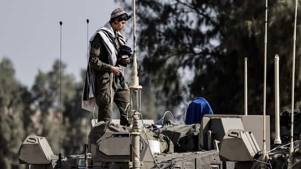 Israeli troops to remain indefinitely in Gaza 'buffer zones', Defence Minister says image