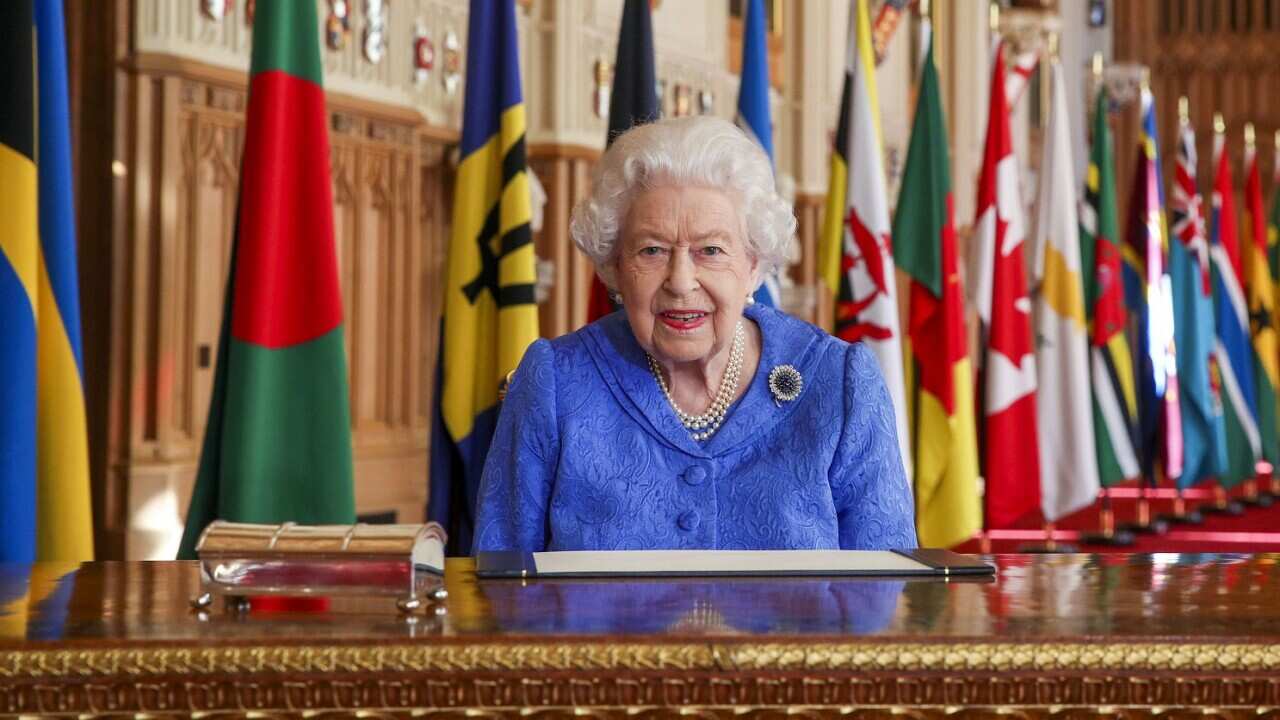 The Queen pays tribute to health workers
