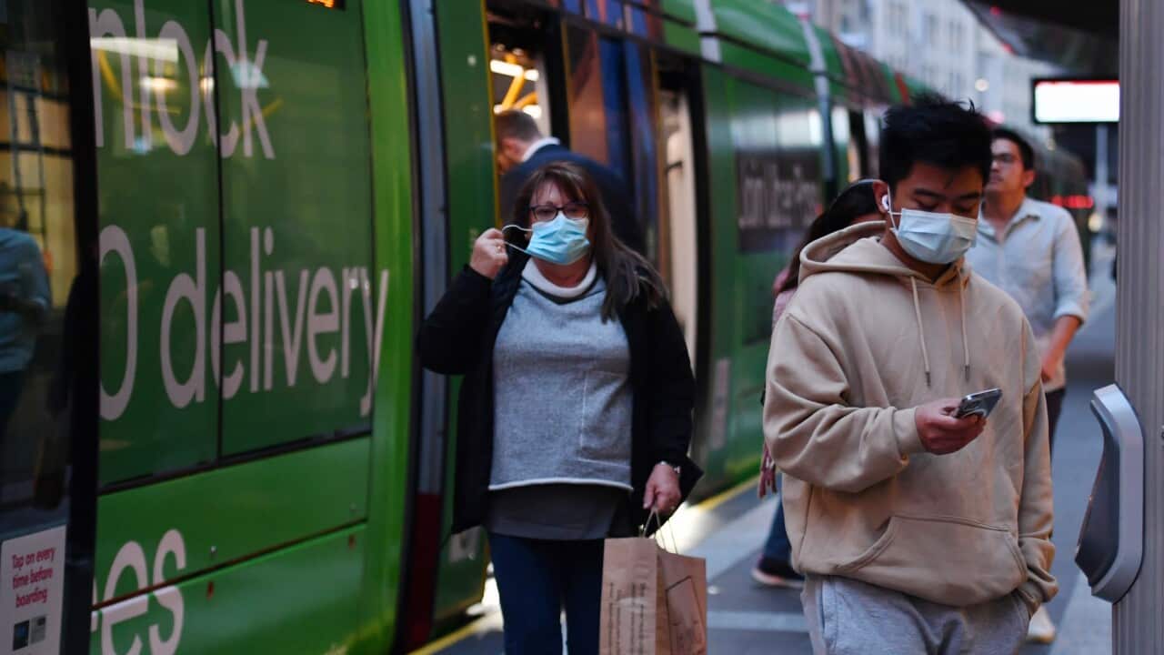 Mask wearing rules expand in NSW as local Sydney cluster grows (AAP Image/Dean Lewins)