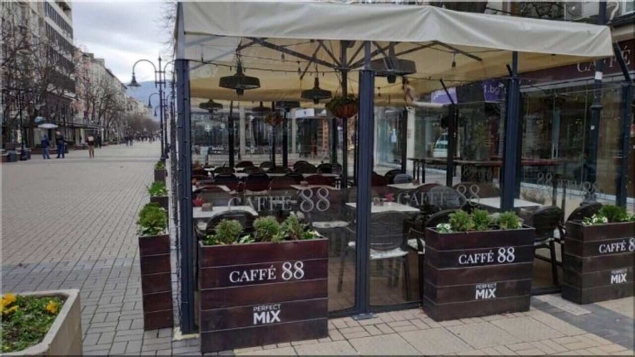 Животът е доста замрял и на мнозина им се стягат душите от тази принудителна изолация.