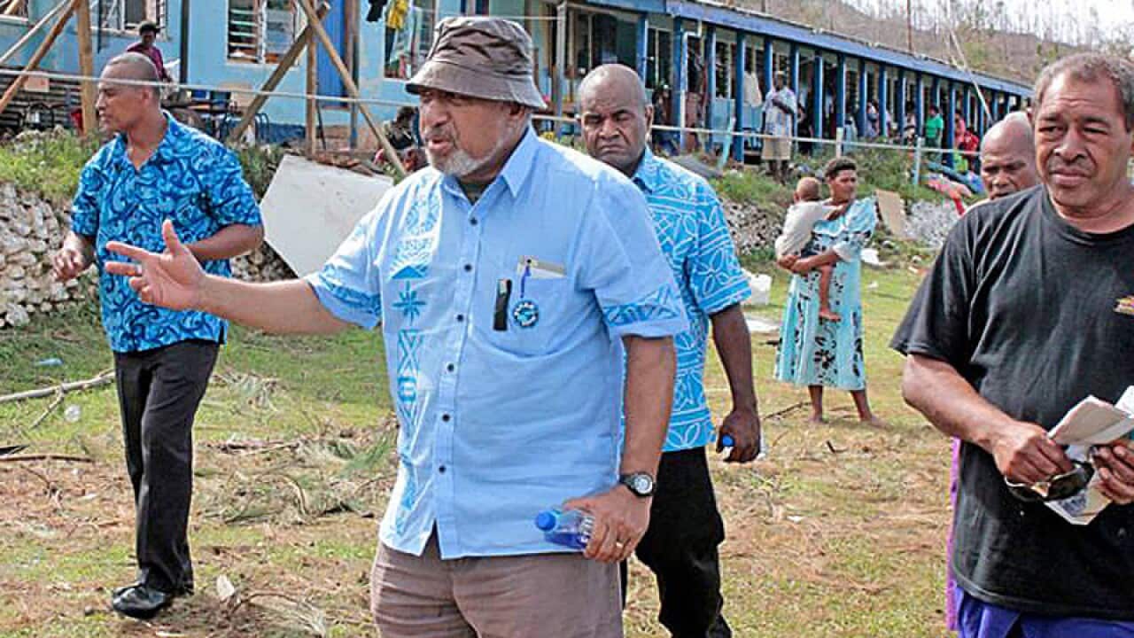 Fijian prime minister Frank Bainimarama (C)