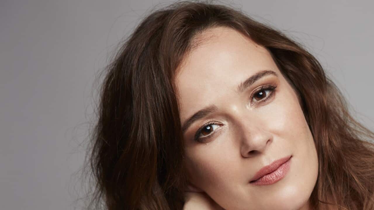 Claire van der Boom