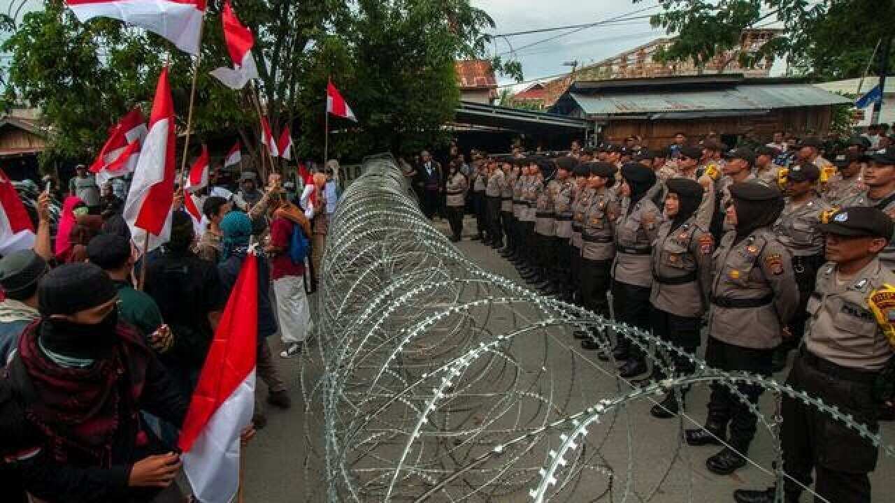 Protesters at the Central Sulawesi General Election Commission (KPU.) The Government believed that some protesters in Indonesia were incited by social media hoax.