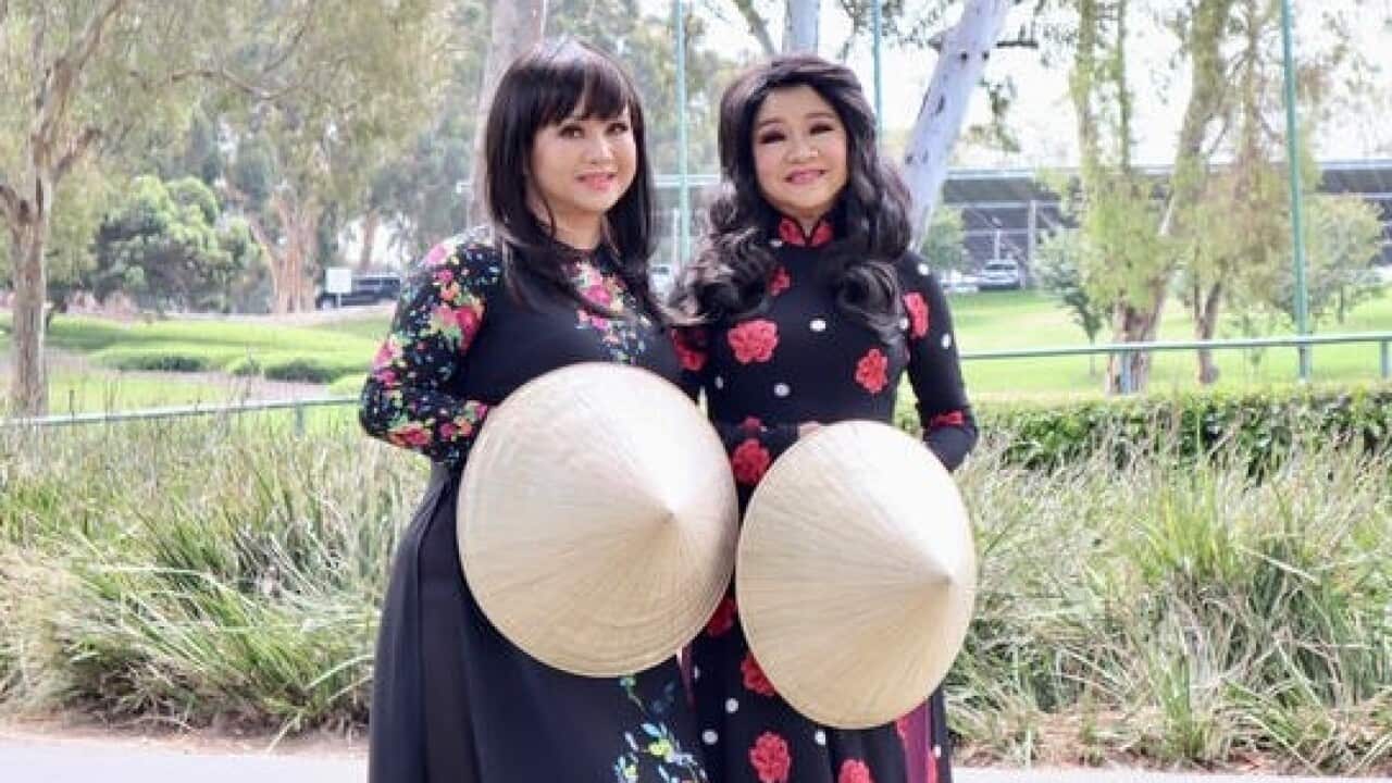 Sơn Ca và Hoàng Oanh (phải)