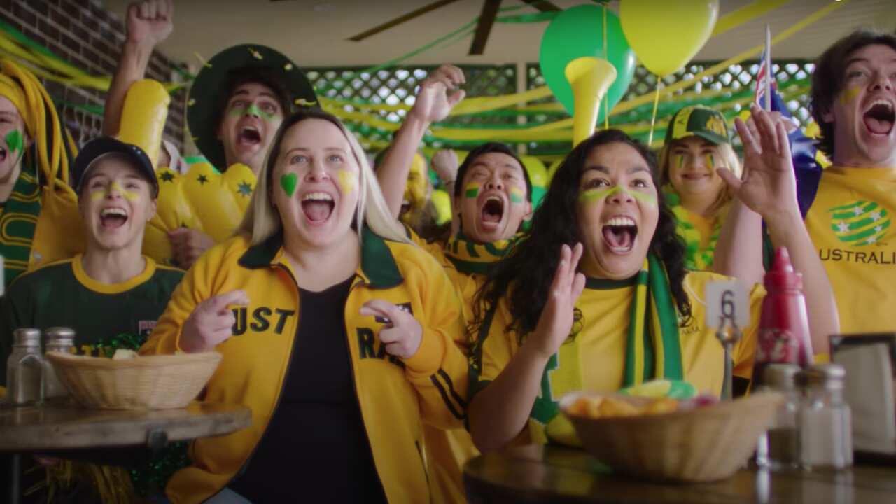 SBS cheering crowd from World Cup 2022 ad