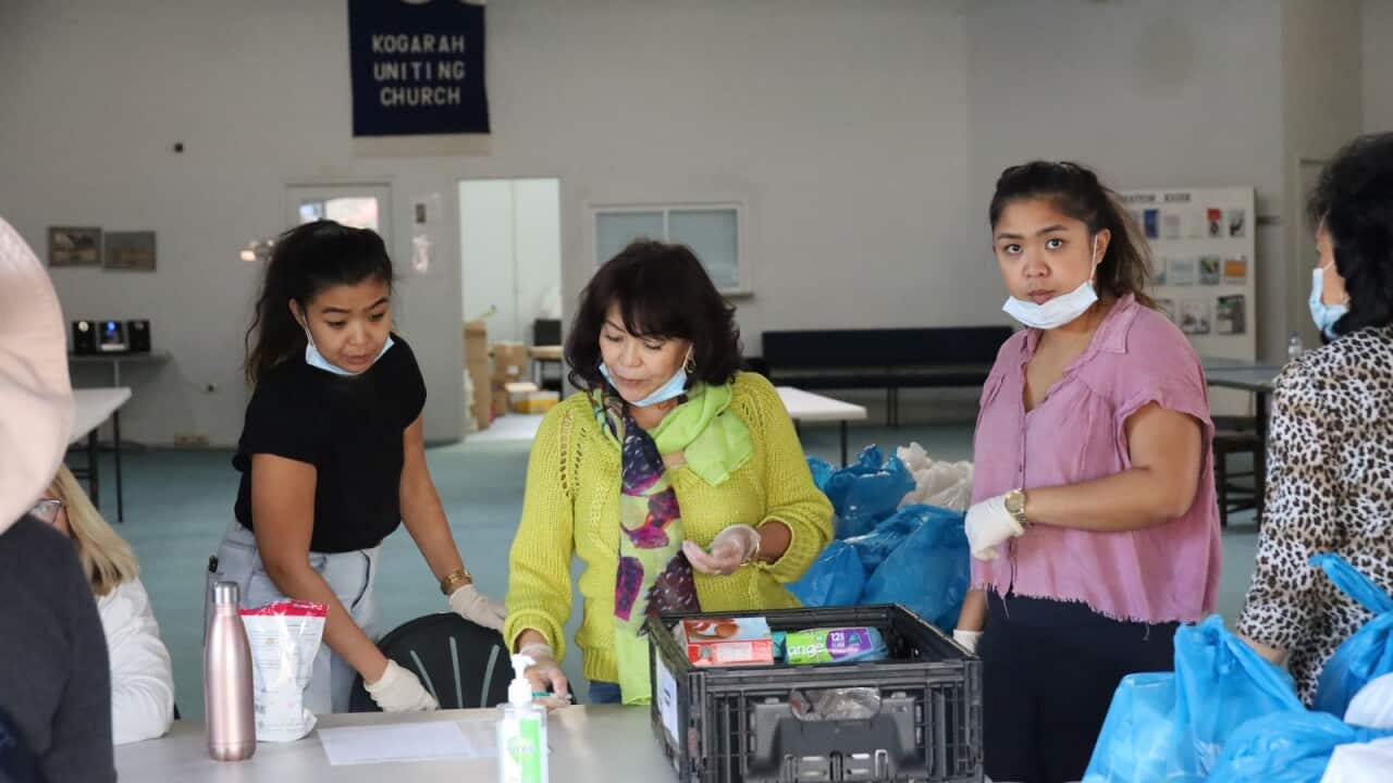 Volunteers: Nyssa (in black), Vera and Jessie at IndoSOS day