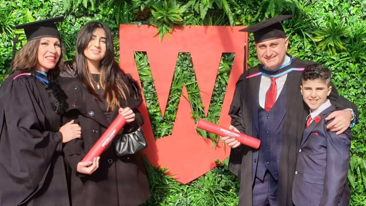 رحلة دراسة تكللت بالنجاح: زوجان عراقيان يتحديان الصعاب ويحتفلان بالتخرج سويةً