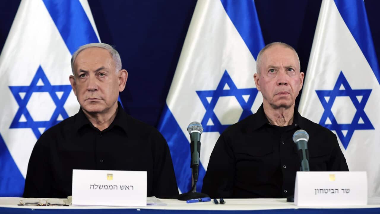 Israel's Prime Minister Netanyahu (left) with the now-sacked defence minister Yoav Gallant (right) during a press conference.