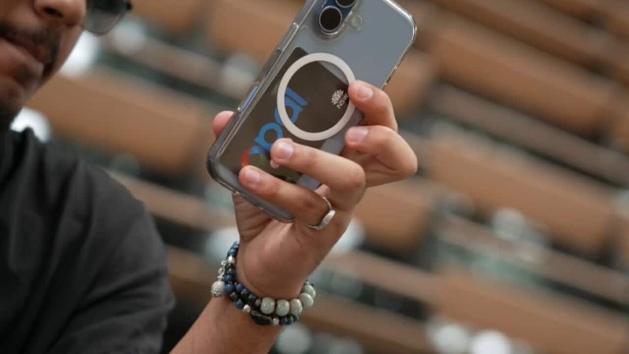 Iz policije upozoravaju strane studente koji se vraćaju kući da budu oprezni s prevarantima koji traže pristup bankovnim računima