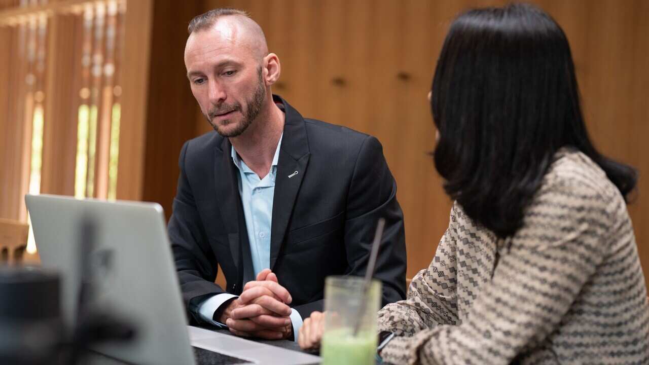 Financial advisor advice to financial guidance with individuals and organisation